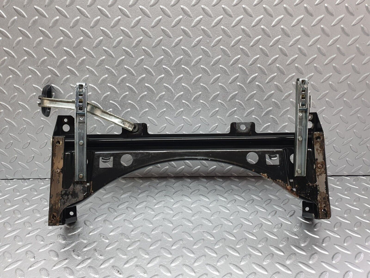 40805 Mercedes-Benz W123 300D Front Right Seat Sliding Mechanism
