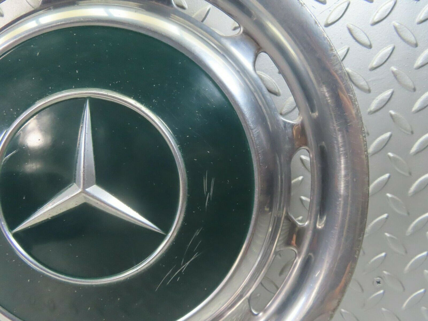 8417 Mercedes-Benz Vintage Wheel Trim Hub Cap 14