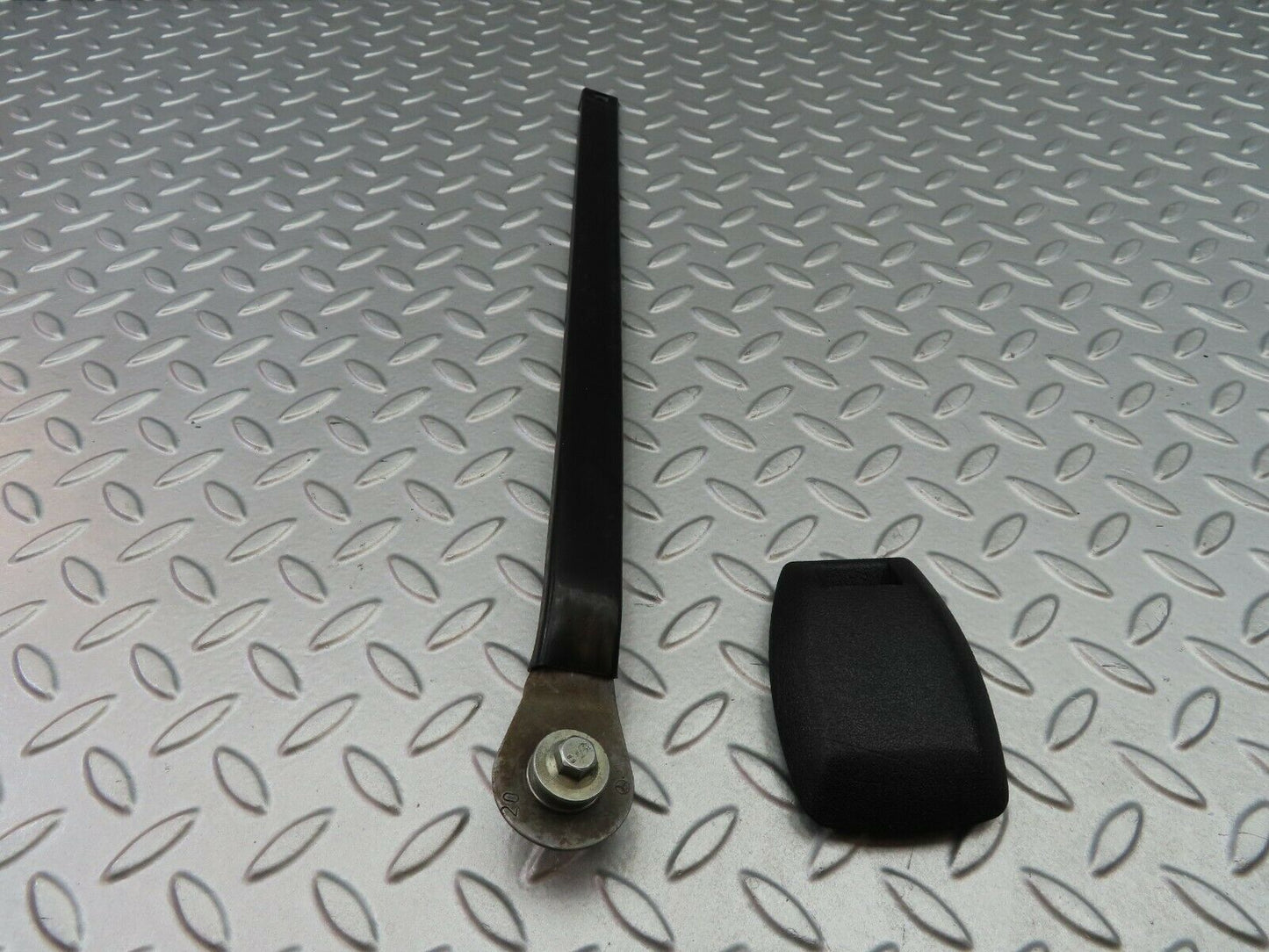 6599 Mercedes-Benz S124 E220 Wagon Seat Belt Runner With Cover 1249193520