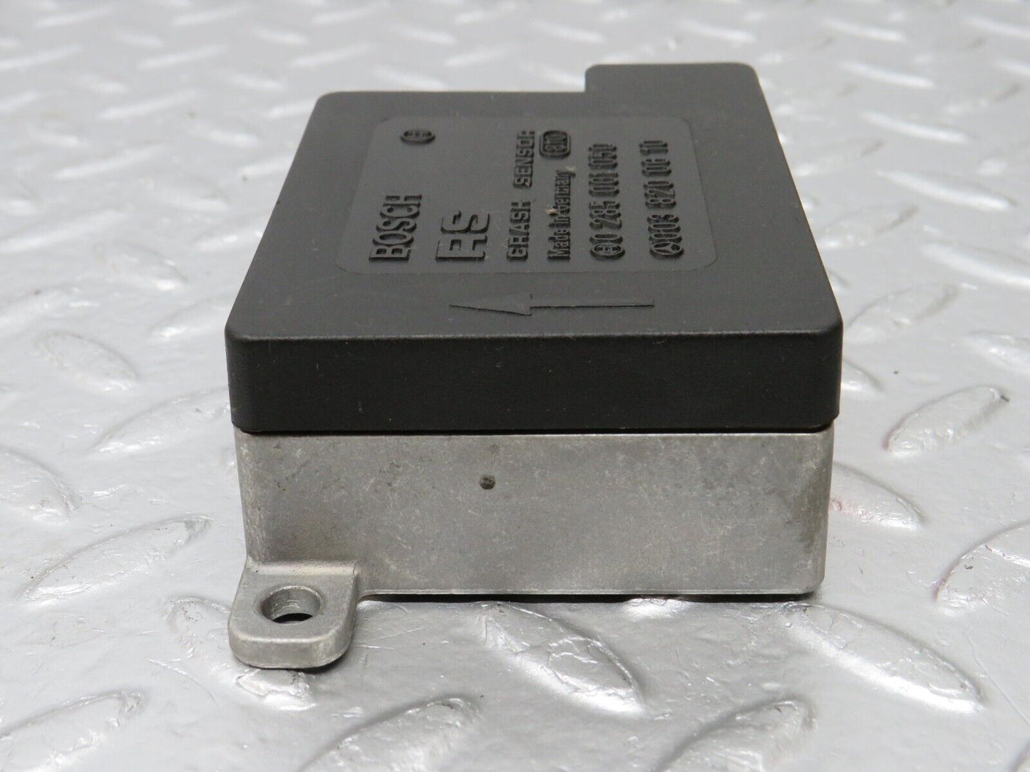 34068 Mercedes-Benz W124 260E Crash Sensor 0038200610 0285001050