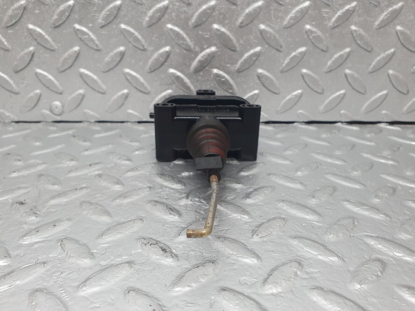 43647 Mercedes-Benz C126 380SEC Coupe Left Door Lock Vacuum Actuator