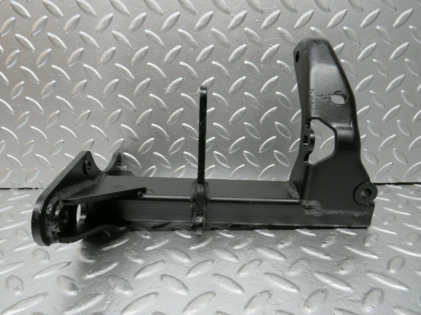 23914 Mercedes-Benz C107 450SLC Coupe Air Condition Compressor Mount Bracket
