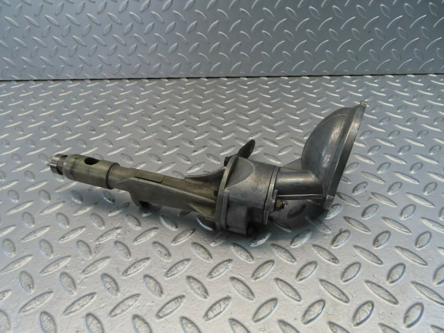10952 Mercedes-Benz W115 220D Oil Pump