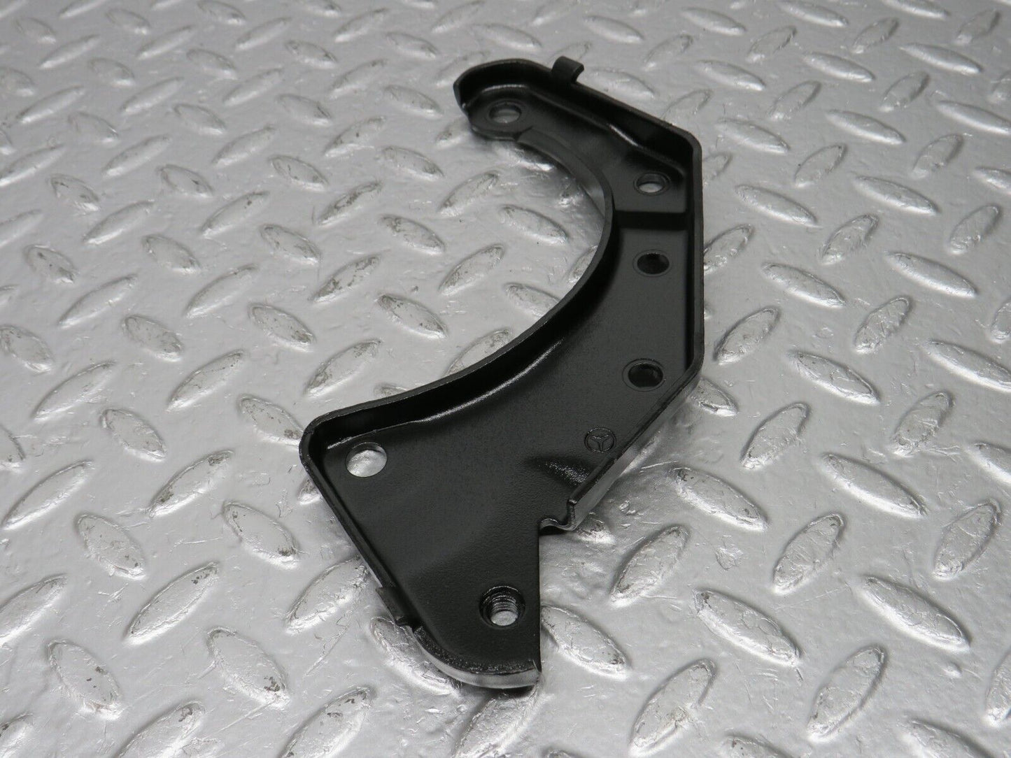 33773 Mercedes-Benz W201 190E 2.0L Alternator Generator Bracket