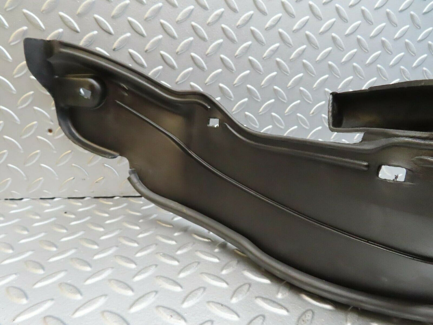 15496 Mercedes-Benz W123 230E Front Right Inner Fender Wing Splash Guard