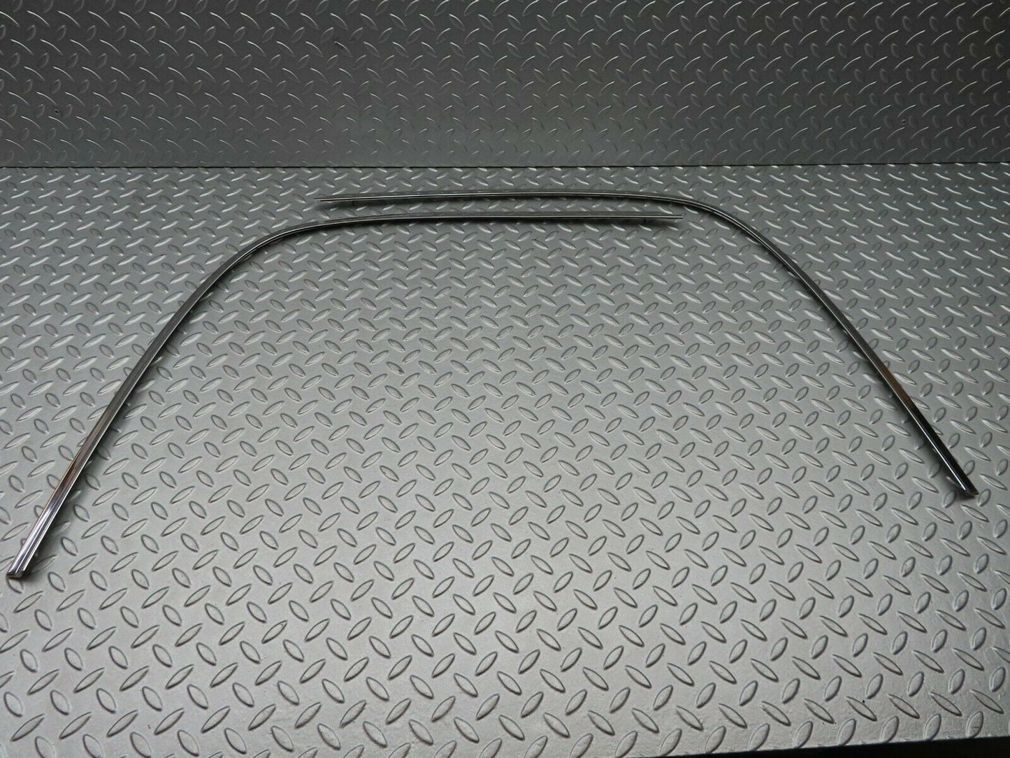 5193 Mercedes-Benz R107 350SL Coupe Soft Top Boot Lid Chrome Trim