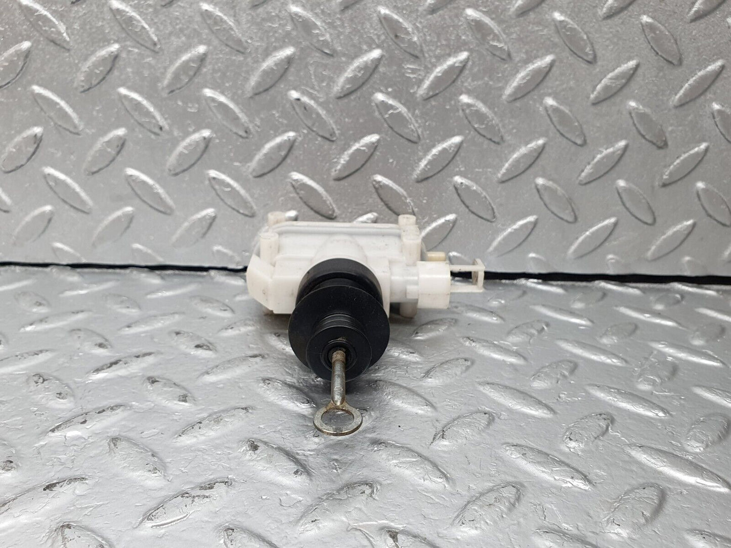 42770 Mercedes-Benz W201 190 2.0L Front Left Door Lock Vacuum Actuator