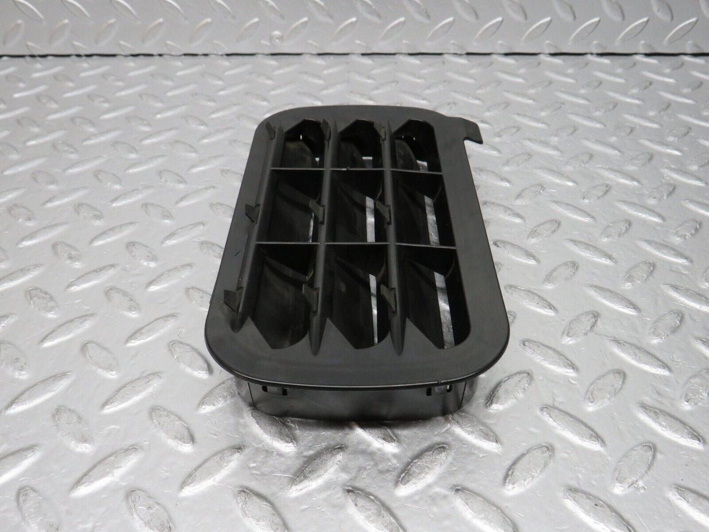 31389 Mercedes-Benz S124 220TE Wagon Air Intake Vent 1248370230 1248370242