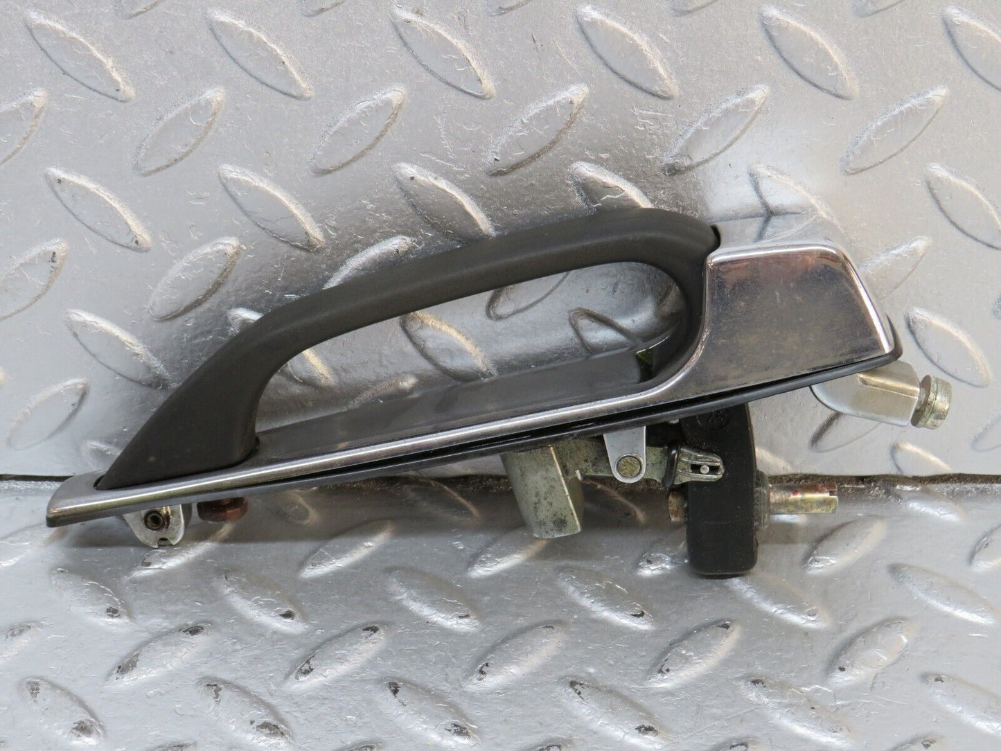 40617 Mercedes-Benz W123 300D Rear Right Exterior Door Handle 1237600359 1237660005