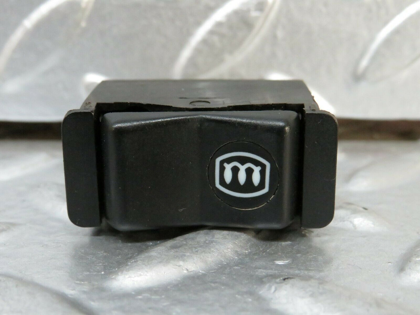 23811 Mercedes-Benz C107 450SLC Coupe Rear Windscreen Defroster Switch