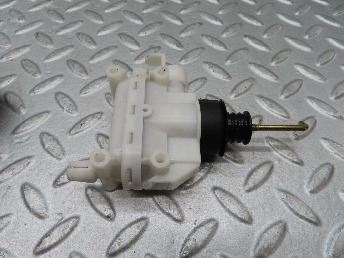 17134 Mercedes-Benz R129 300SL Coupe Left Door Lock Vacuum Actuator