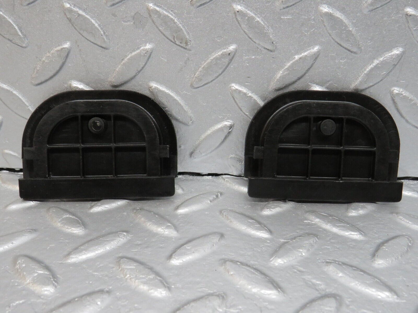 39766 Mercedes-Benz R129 320SL Coupe Front Panel Grommet 2x 1295461437