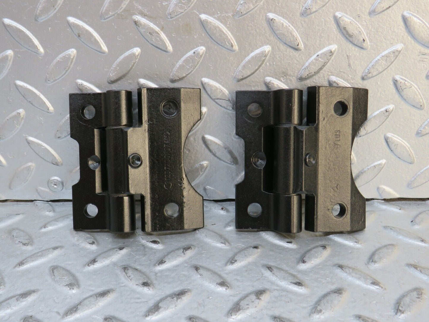 28785 Mercedes-Benz W123 230E Door Hinge Pair 1237200037
