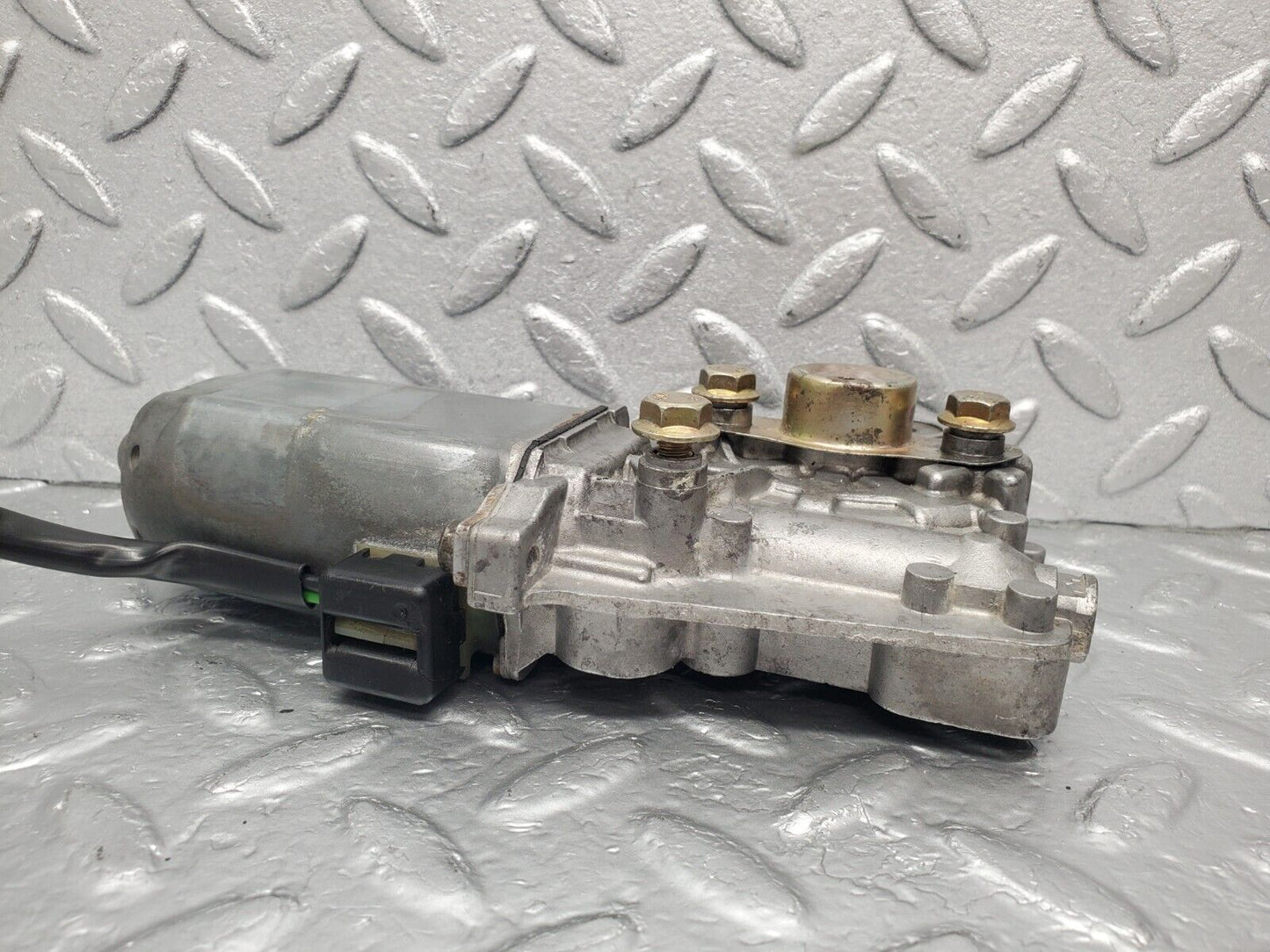 46136 Mercedes-Benz W124 Front Right Window Regulator Motor 0130821285