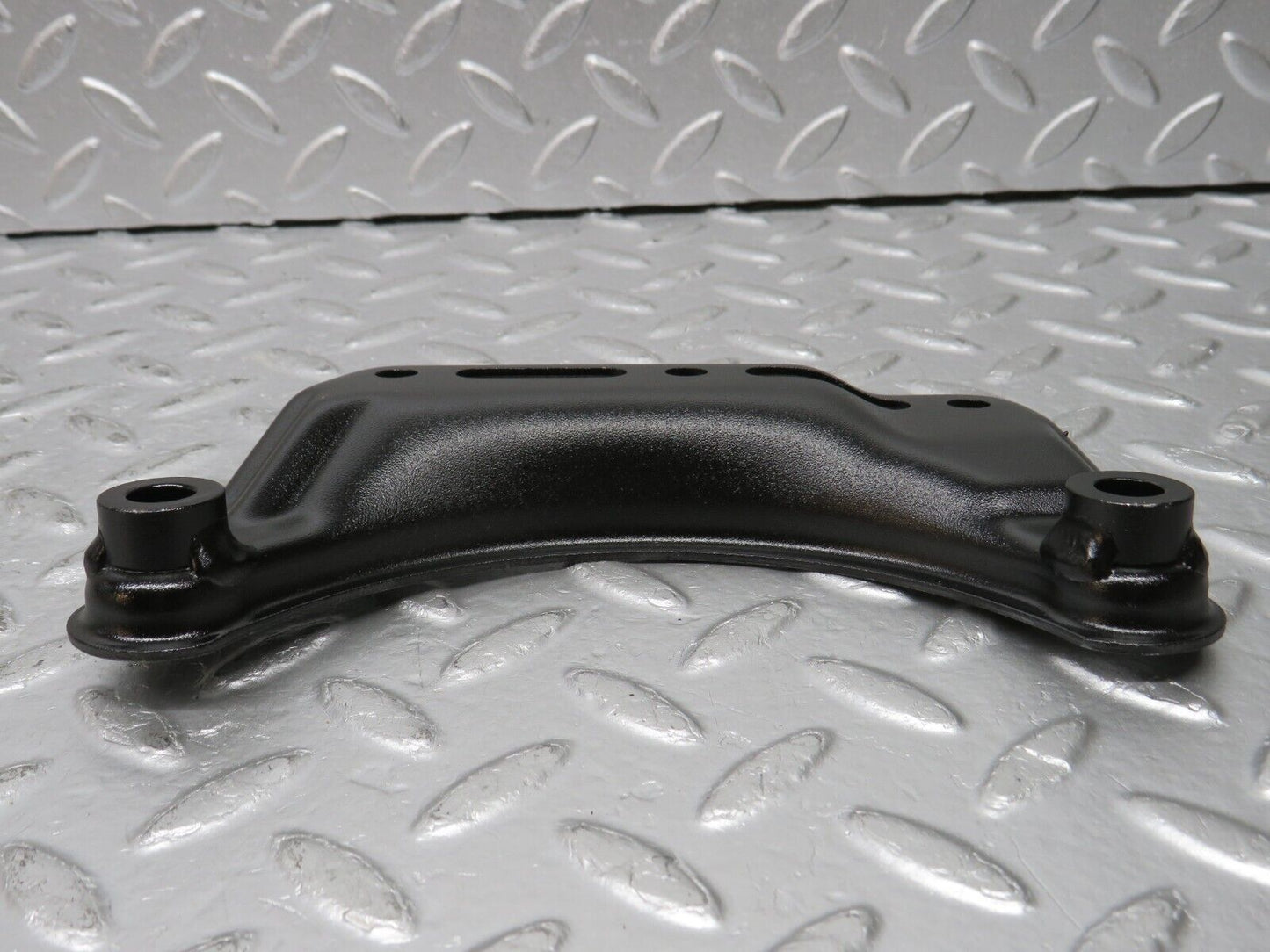 32672 Mercedes-Benz S124 300TE Air Conditioning Compressor Support Bracket