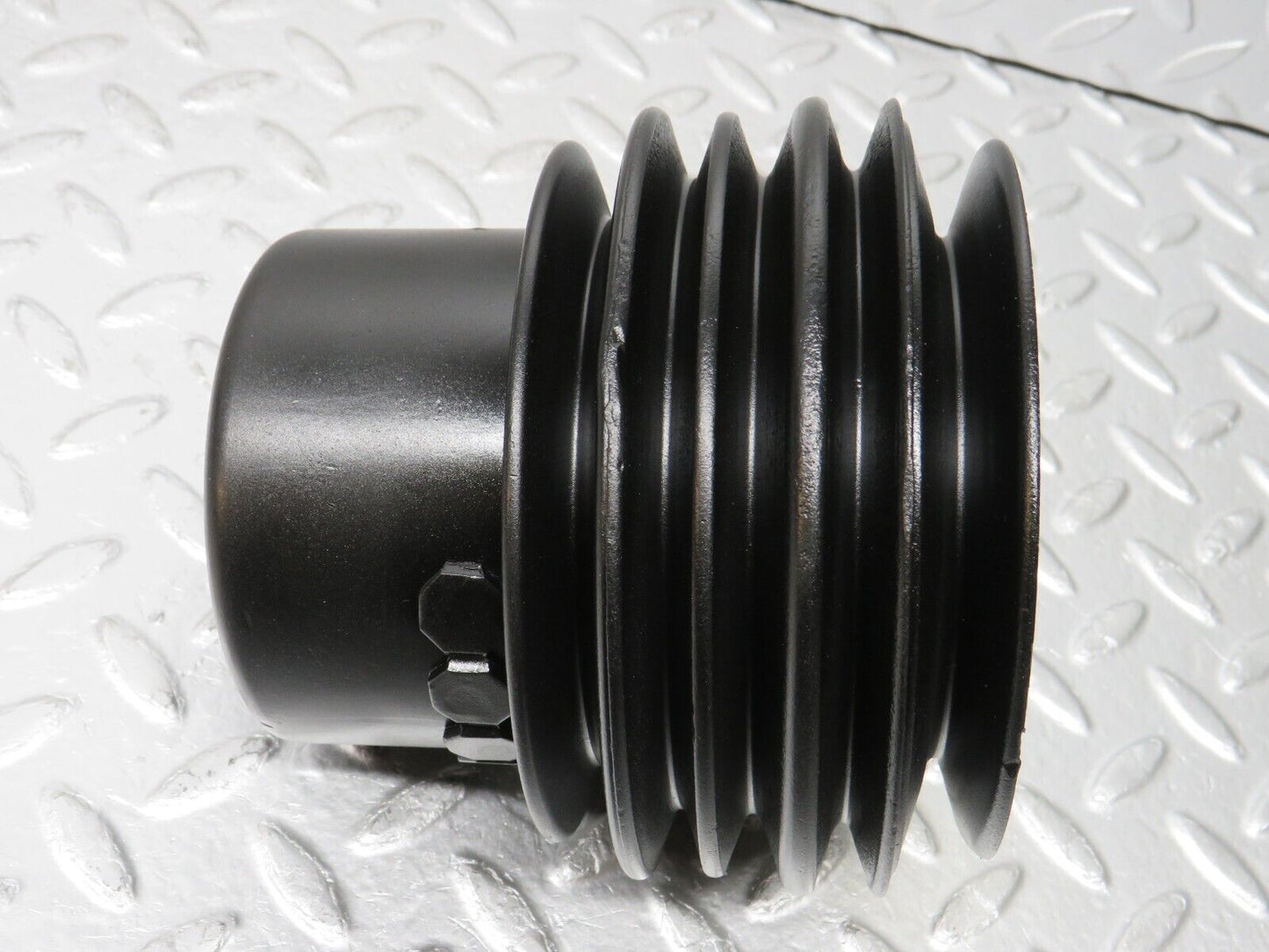 33075 Mercedes-Benz C107 R107 350 V8 Crankshaft Pulley