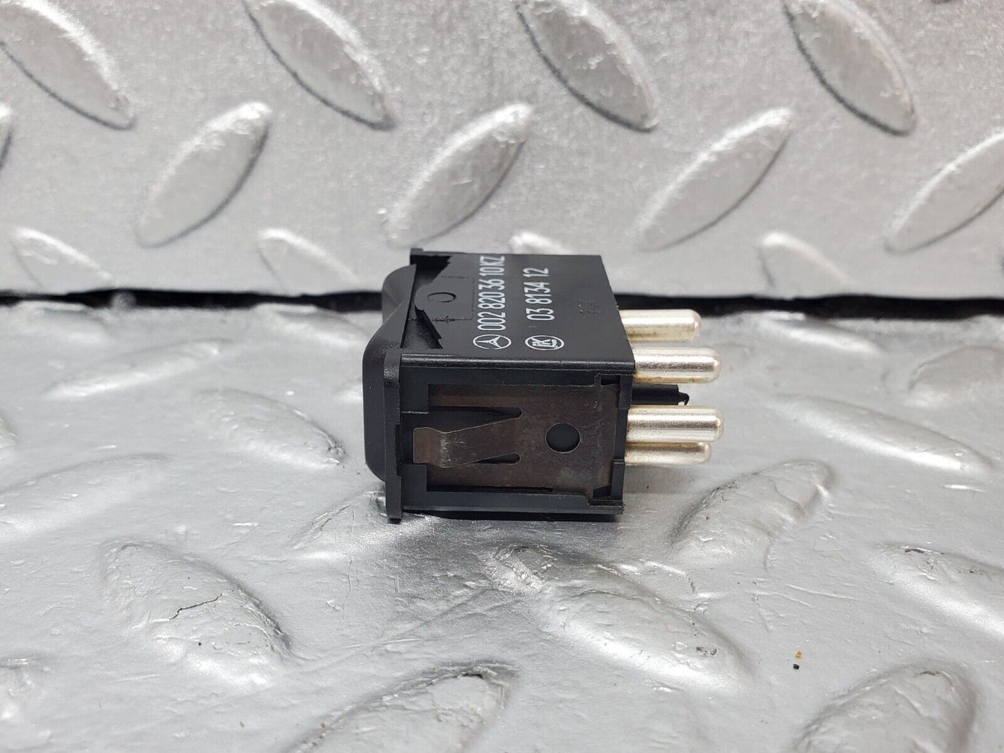 44524 Mercedes-Benz W123 280E Rear Left Electric Window Switch 0028203610