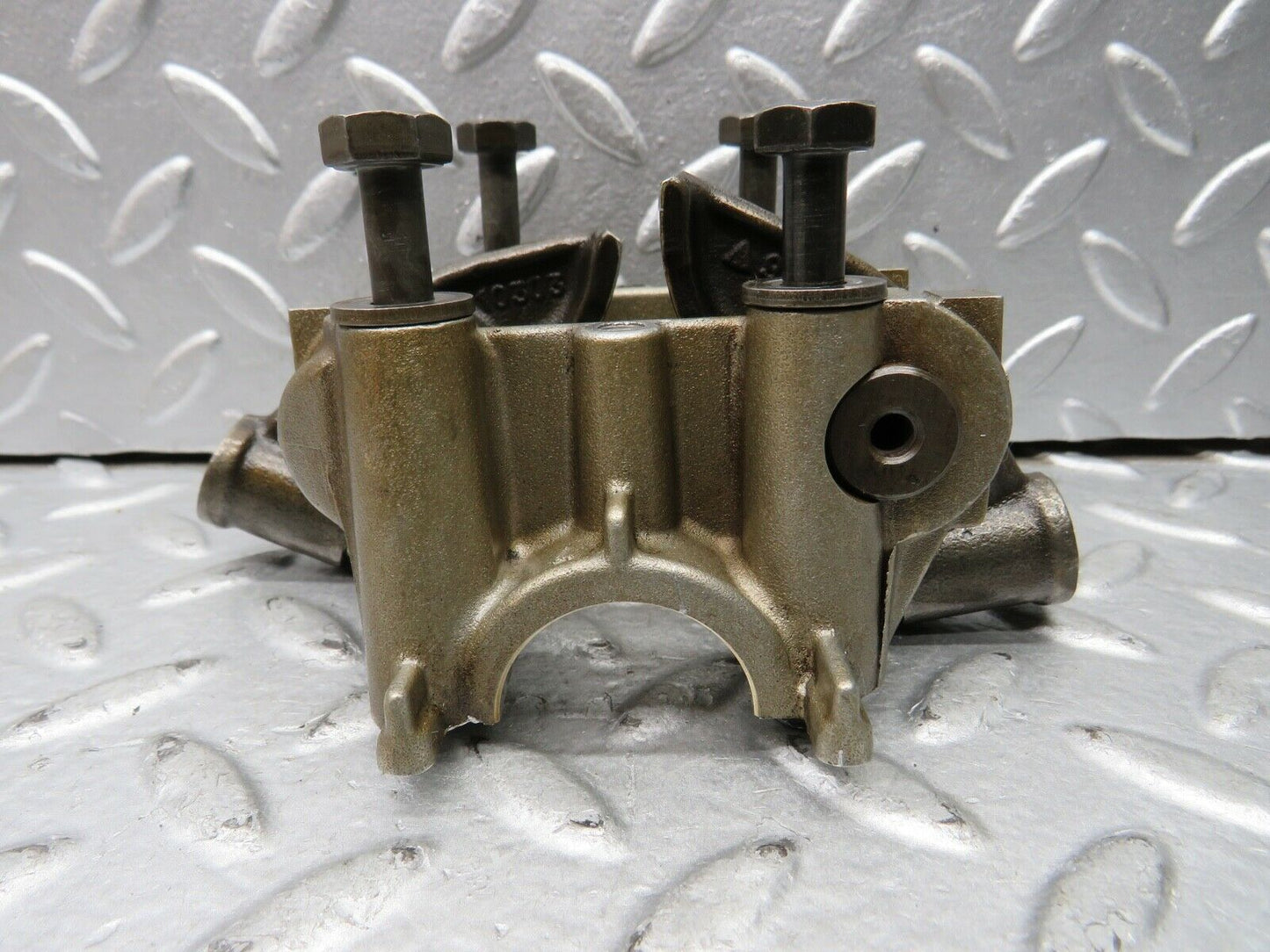 21739 Mercedes-Benz W126 300SE Rocker Arms Camshaft Bearing Block 1030510110