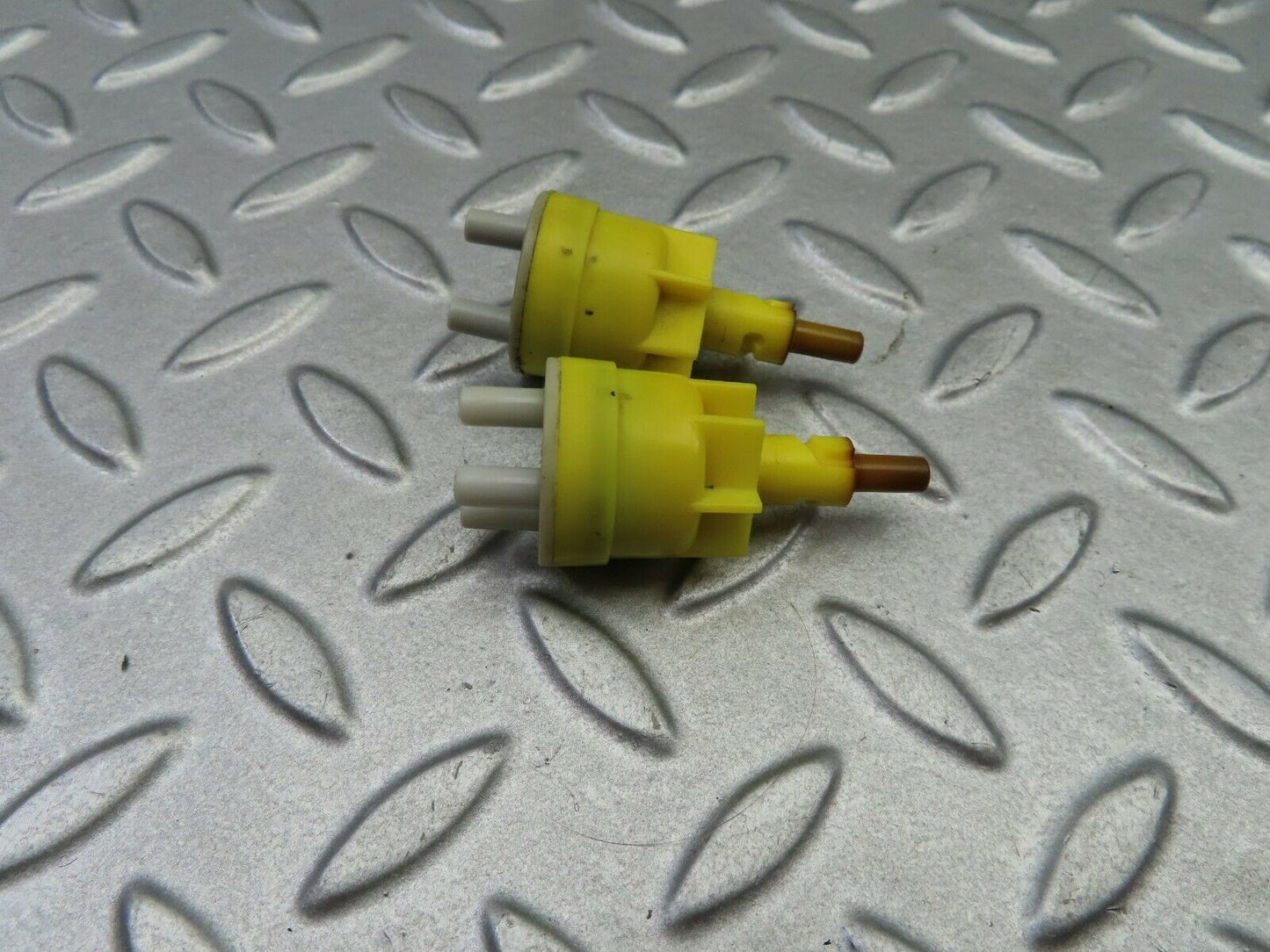 6271 Mercedes-Benz W126 380SE Vacuum Check Valve Pair 1268000078