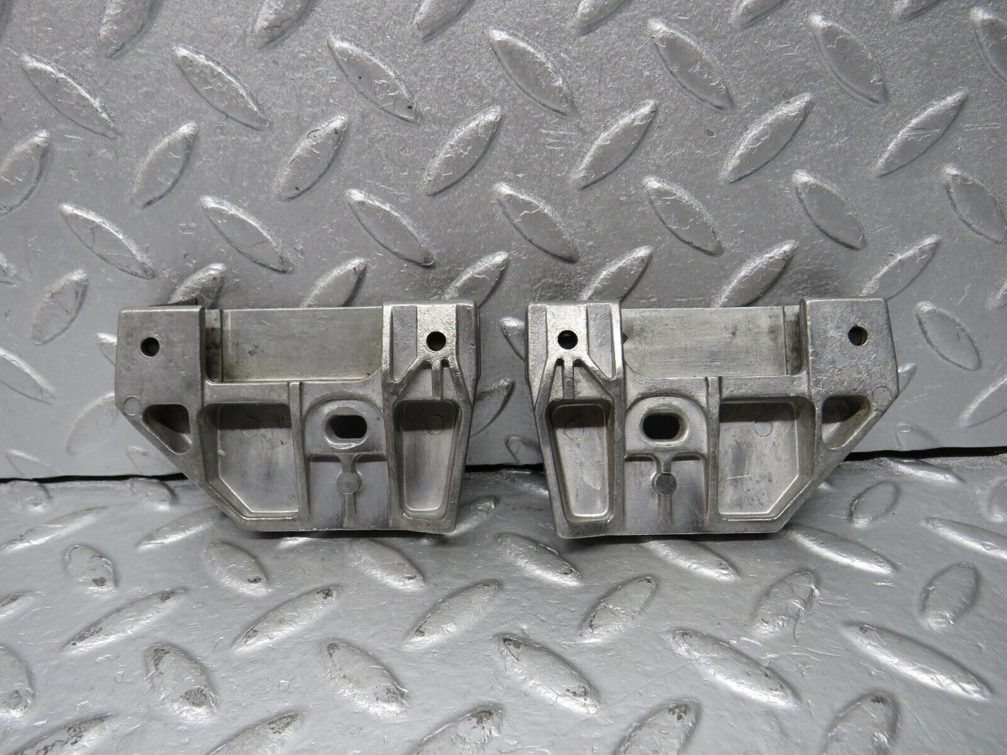 39728 Mercedes-Benz R129 320SL Coupe Door Window Guide Bracket 1247250132 1247250232