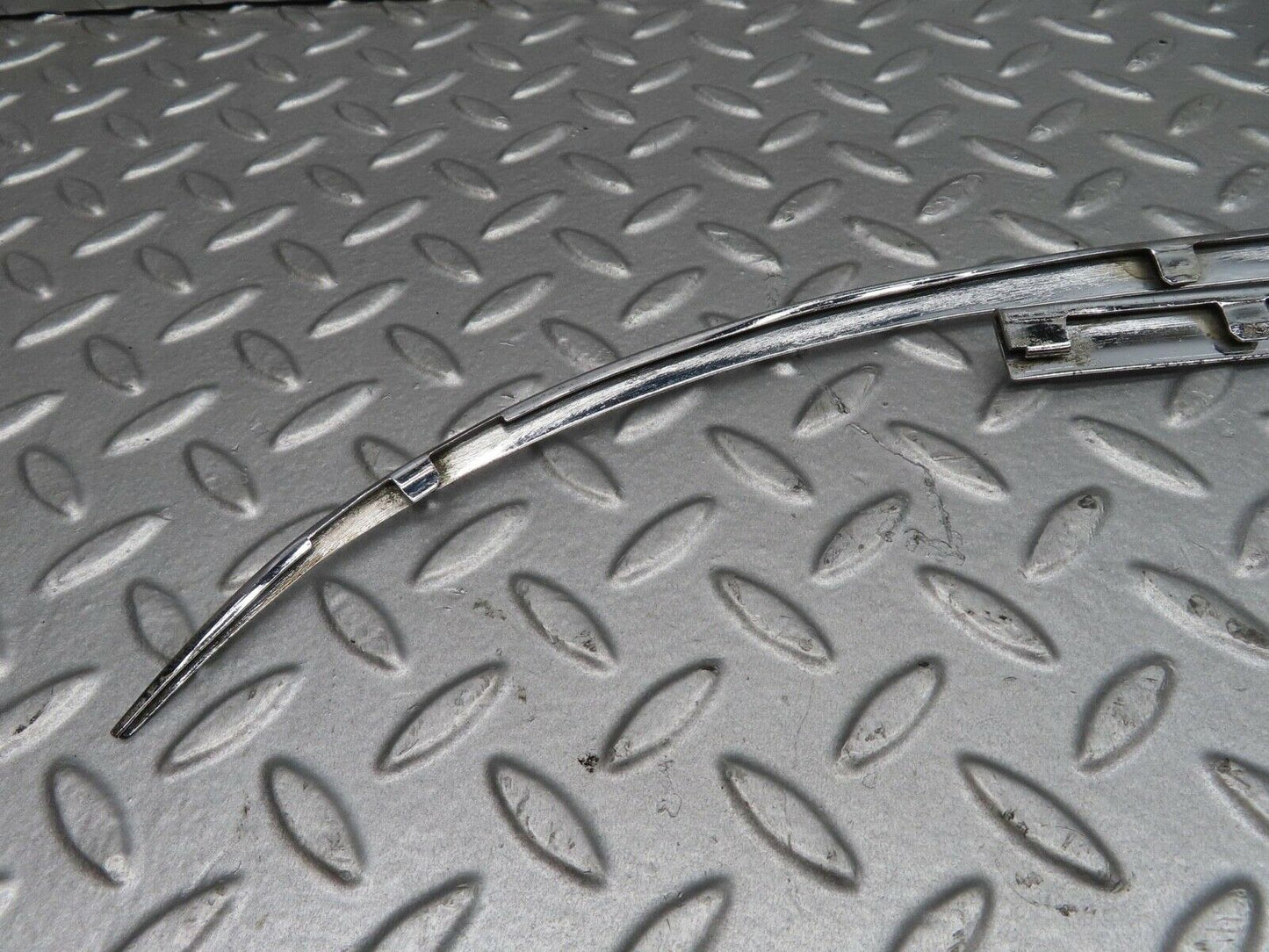 13283 Mercedes-Benz W111 220S Rear Windscreen Top Chrome Strip