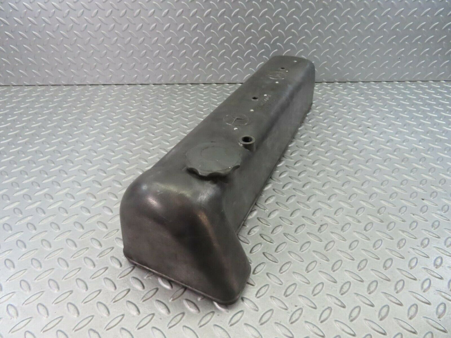 8673 Mercedes-Benz W111 Cylinder Head Valve Cover 1800161305