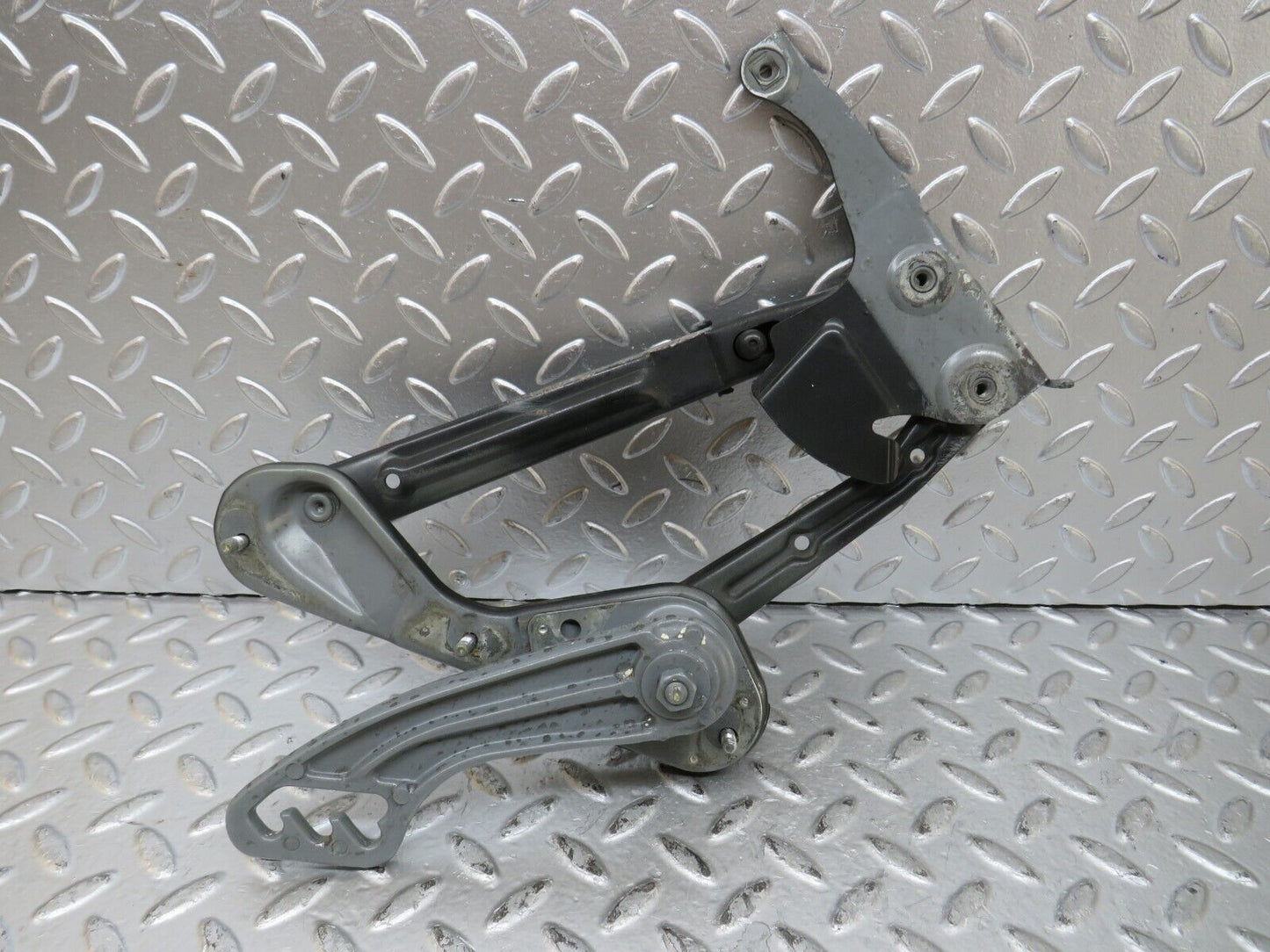 26672 Mercedes-Benz C124 220CE Coupe Bonnet Hinge Right Side 1298870174