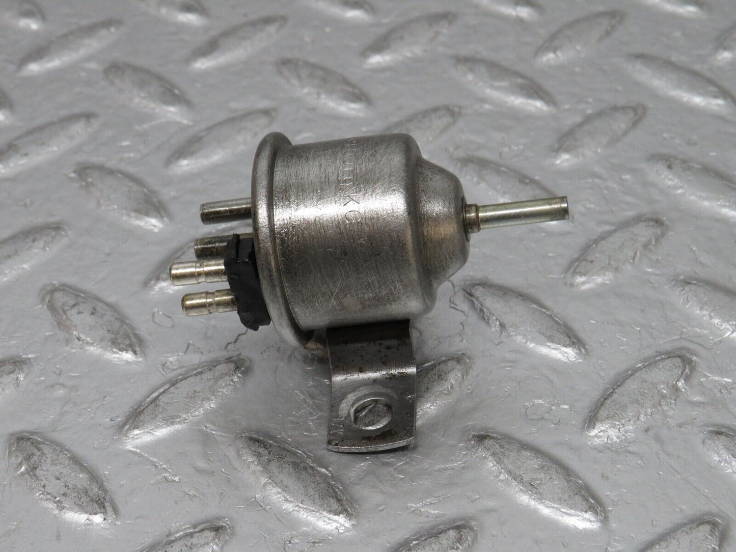 0780 Mercedes-Benz C107 350SLC Coupe Vacuum Check Valve