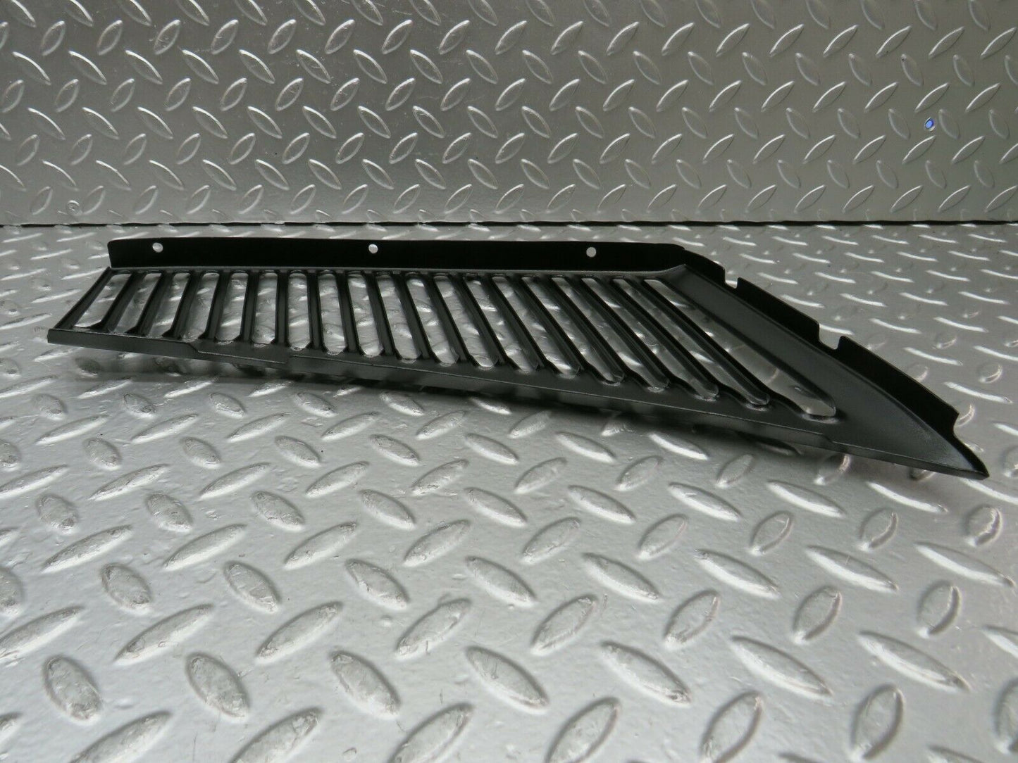 22994 Mercedes-Benz C107 450SLC Coupe Air Intake Grill Left Side