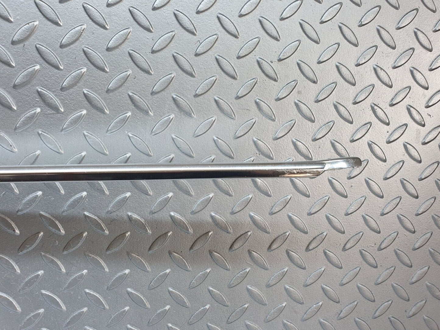 43053 Mercedes-Benz R107 Hardtop Side Window Chrome Moulding Trim Right