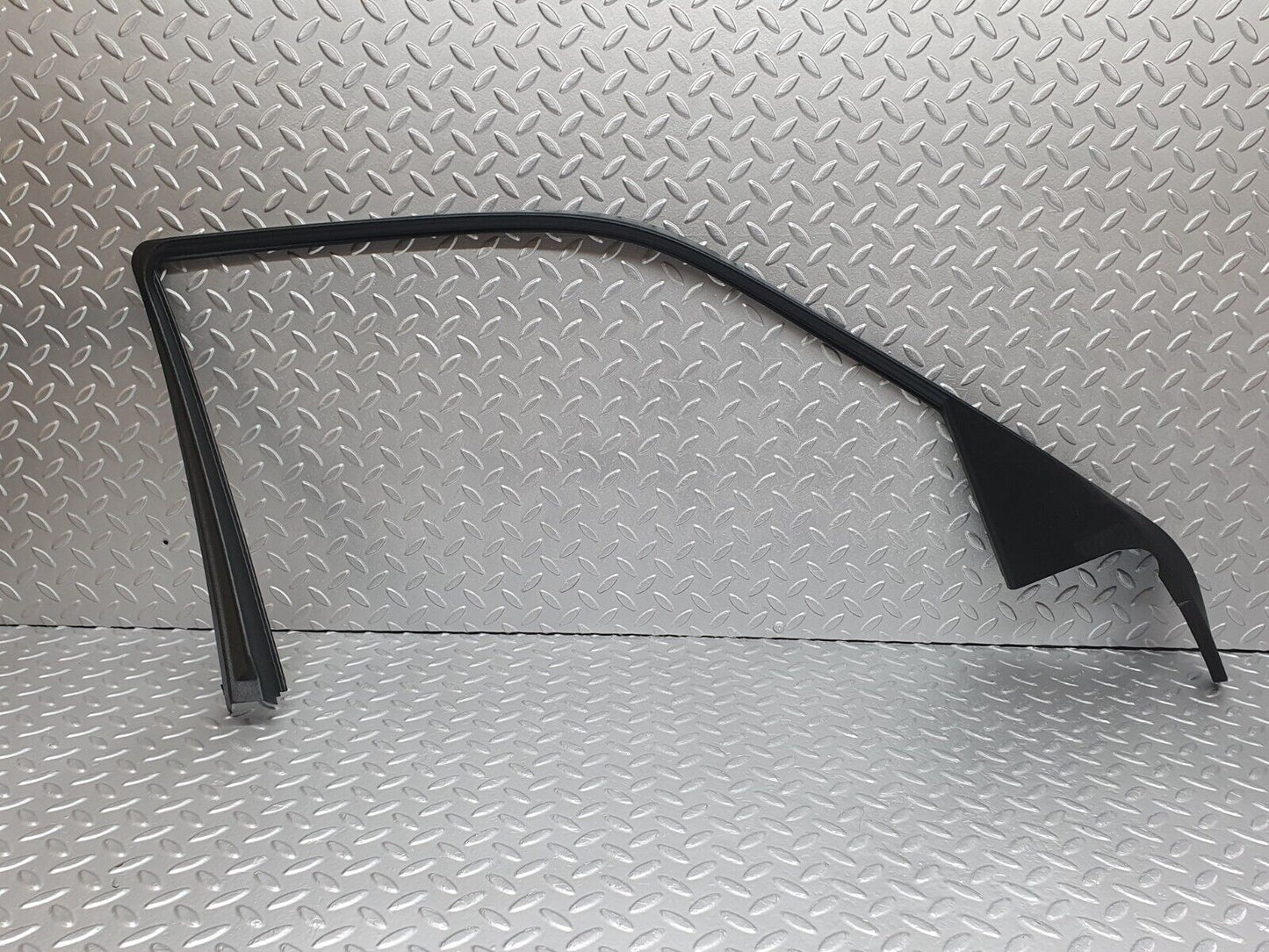 42087 Mercedes-Benz W202 C200 Front Left Door Window Frame Cover 2027250171