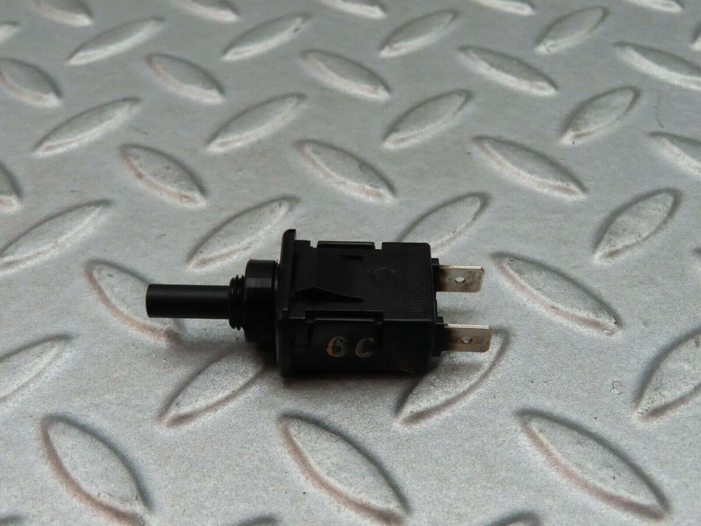 5760 Mercedes-Benz W123 200 Trunk Door Contact Switch 0008213152