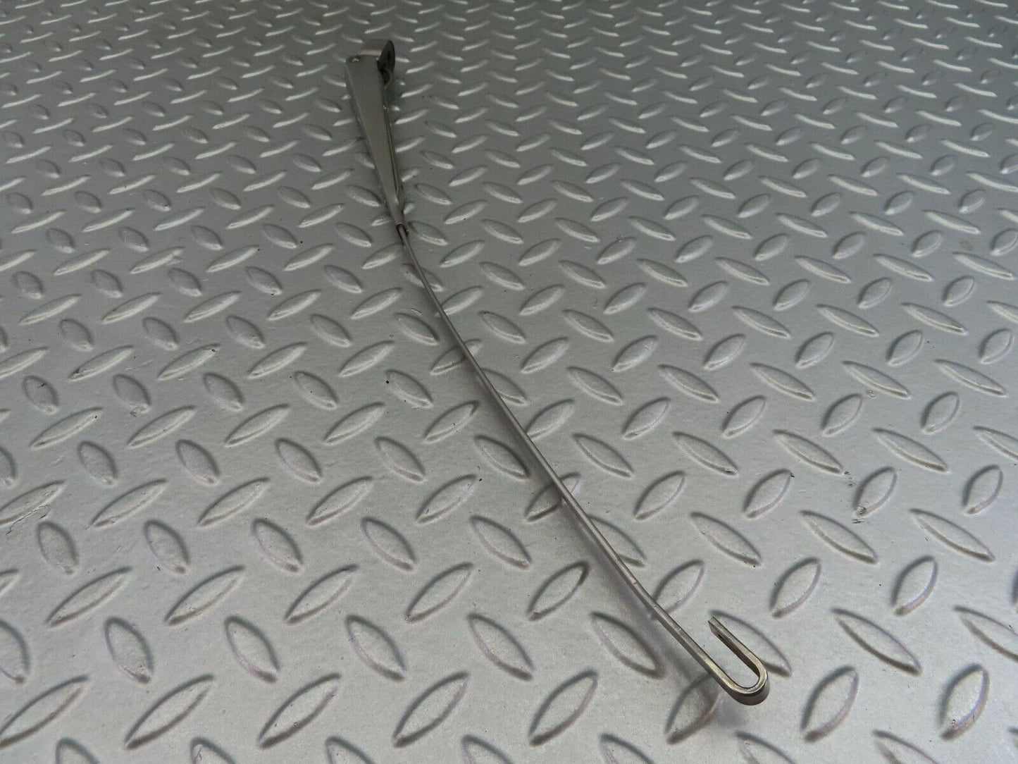 7341 Mercedes-Benz W116 450SE Wiper Arm Bosch Left 3399990553