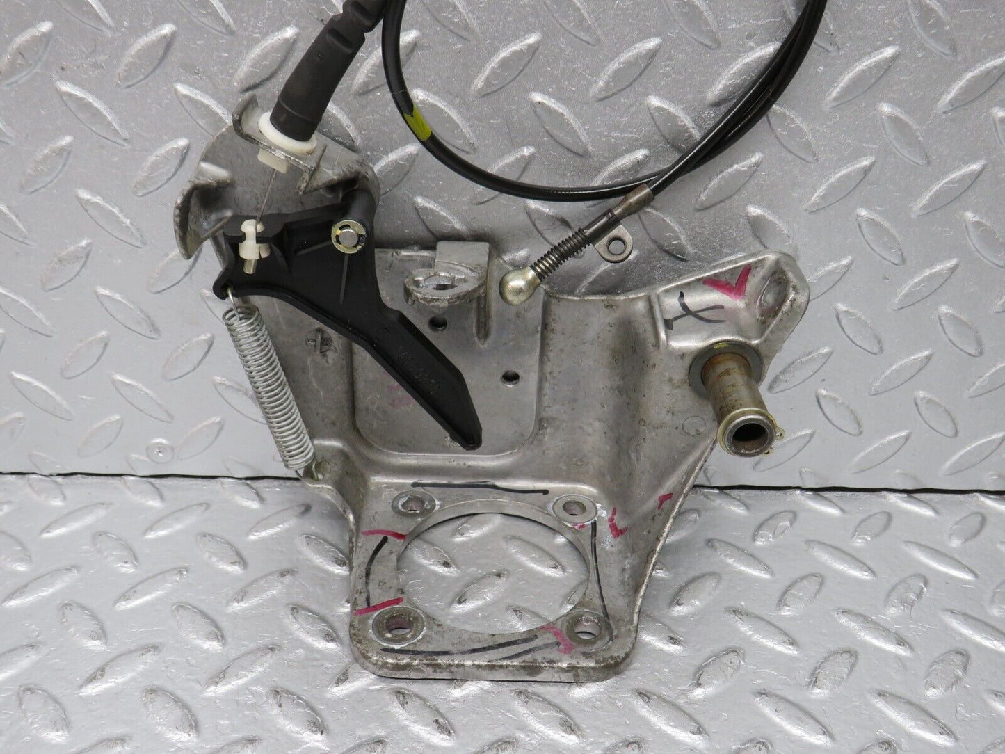 38434 Mercedes-Benz R129 280SL Coupe Brake Pedal Bracket 1402921031 1242901019 1292600651