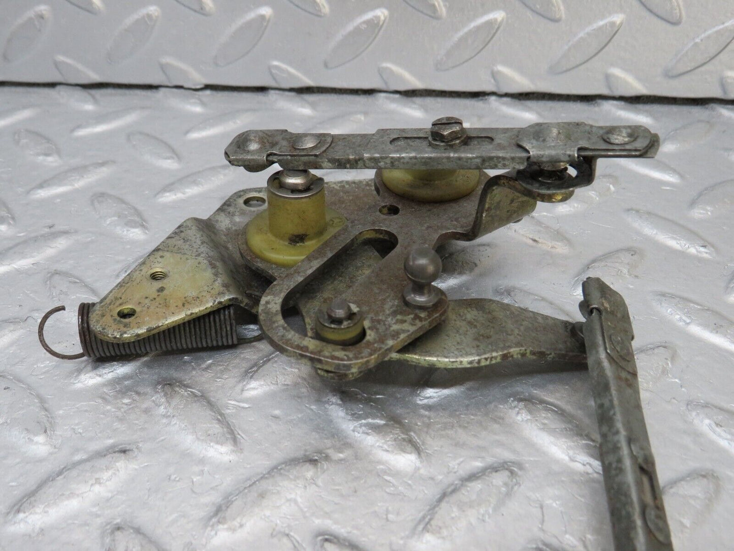 35603 Mercedes-Benz R107 280SL Coupe Throttle Linkage