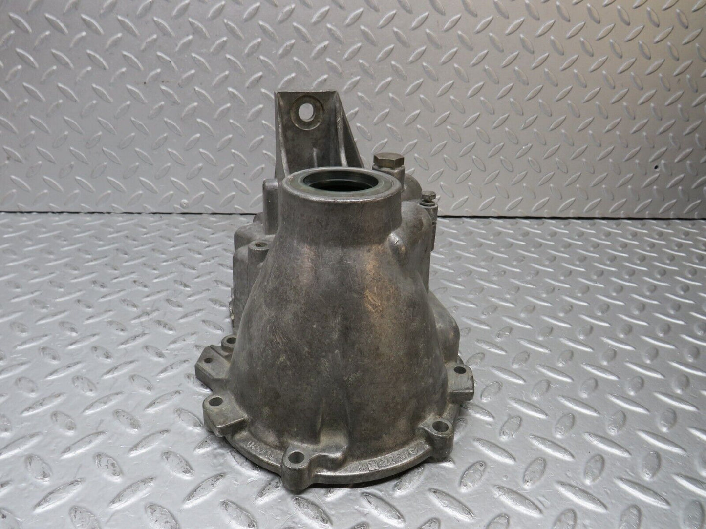 37680 Mercedes-Benz W109 300SEL Automatic Gearbox Rear Housing 1152702411