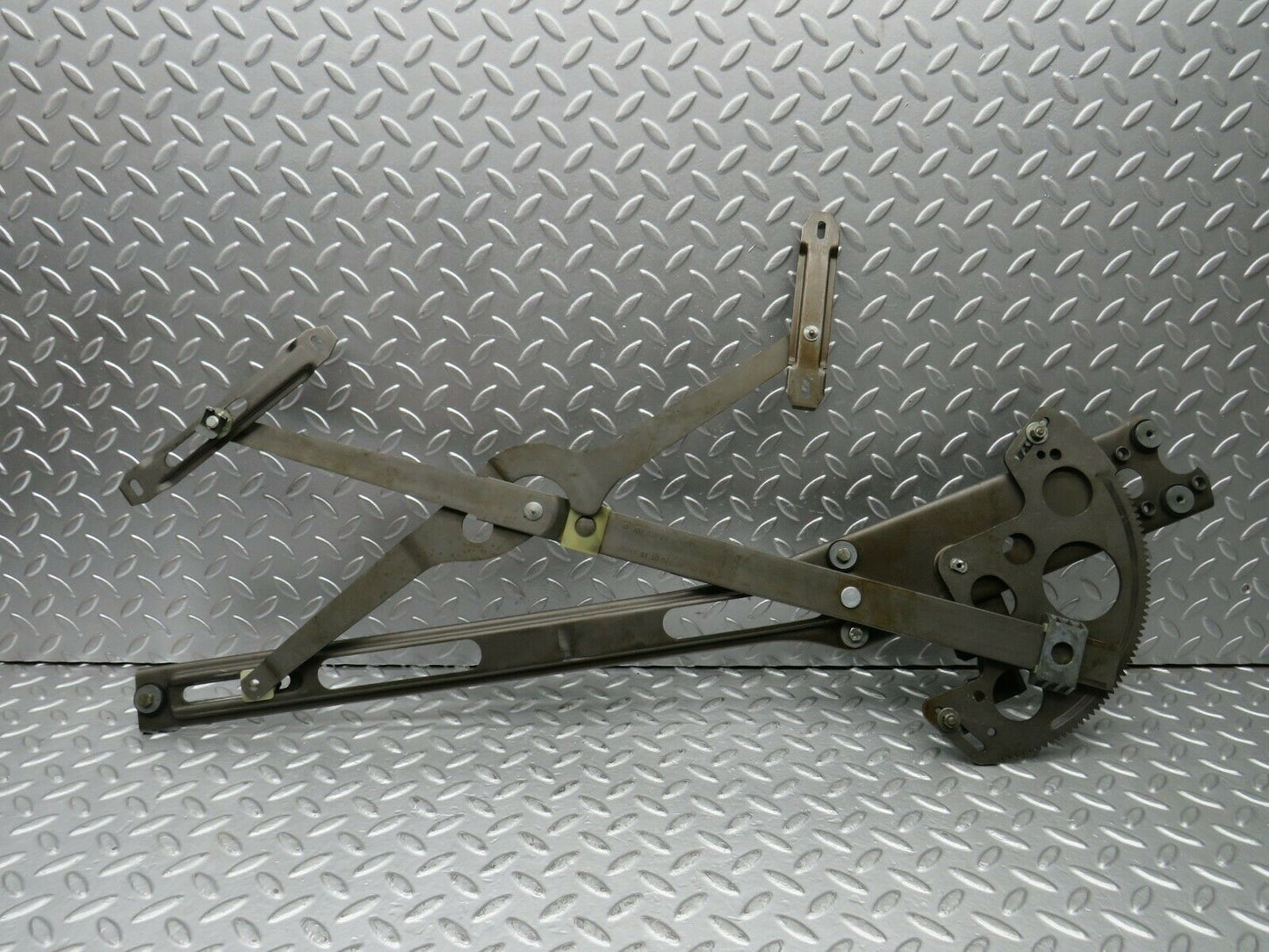 22890 Mercedes-Benz C107 450SLC Front Right Power Window Regulator 1077200846