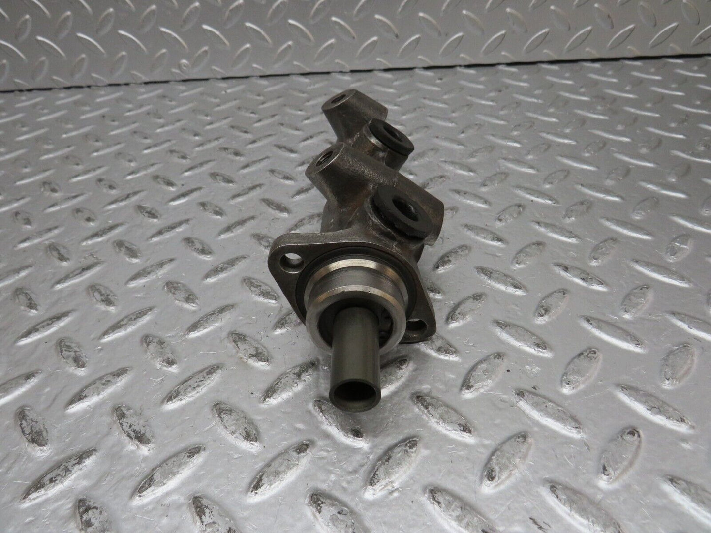 32139 Mercedes-Benz W123 230E Brake Master Cylinder Bendix