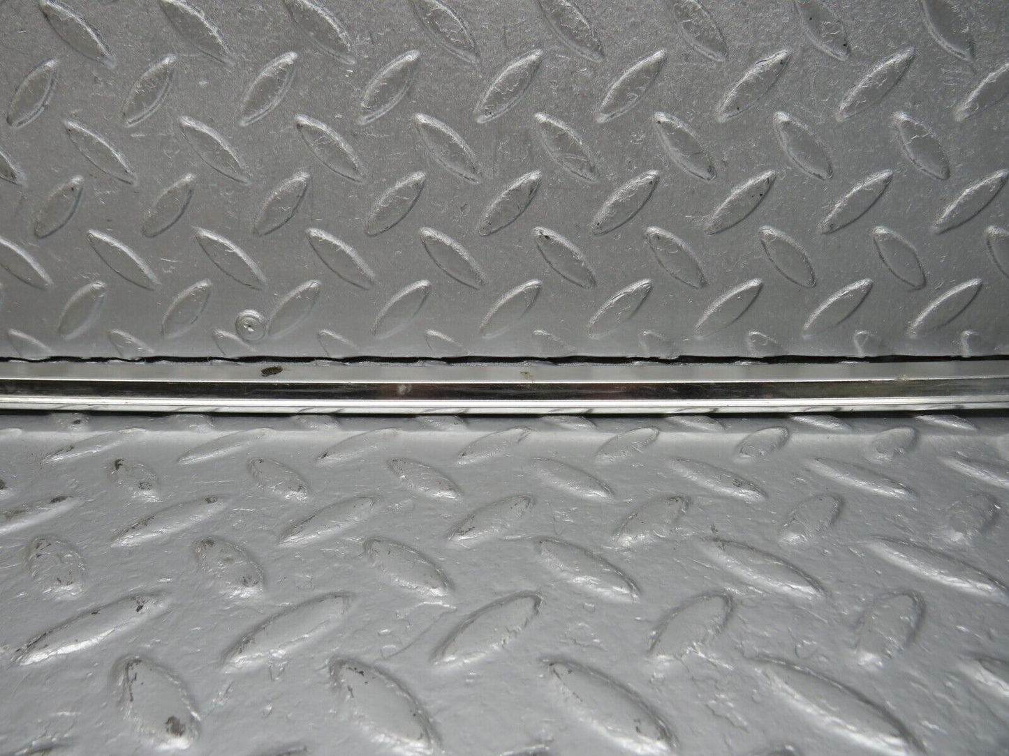 39854 Mercedes-Benz R107 350SL Hardtop Roof Chrome Left Side