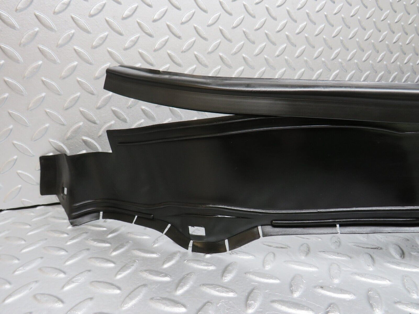 39024 Mercedes-Benz W201 190E Inner Mudguard Panelling Front Right 2018840235