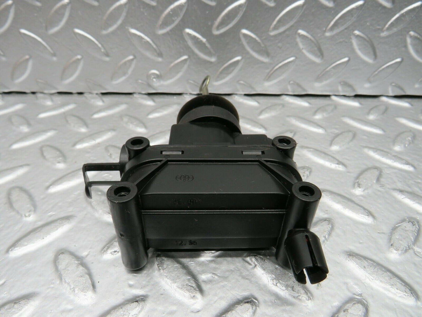 22493 Mercedes-Benz C124 E220 Coupe Door Lock Vacuum Actuator