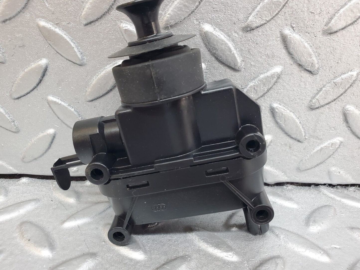 44758 Mercedes-Benz W124 220E Door Lock Vacuum Actuator Front Right