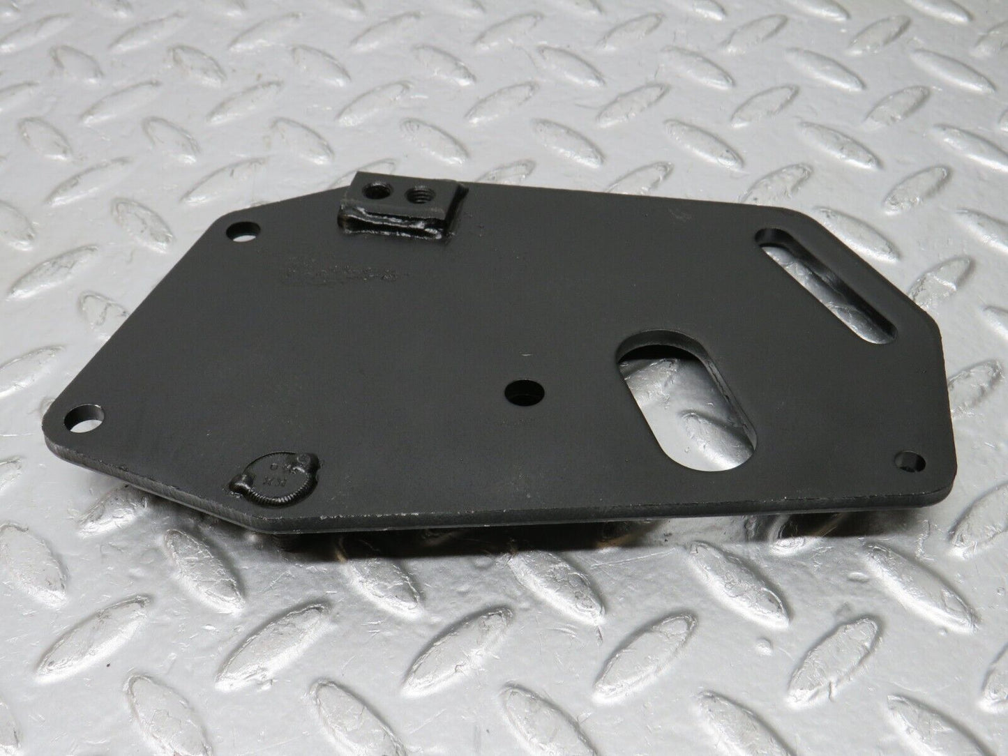 32985 Mercedes-Benz C107 R107 350 V8 Power Steering Pump Bracket
