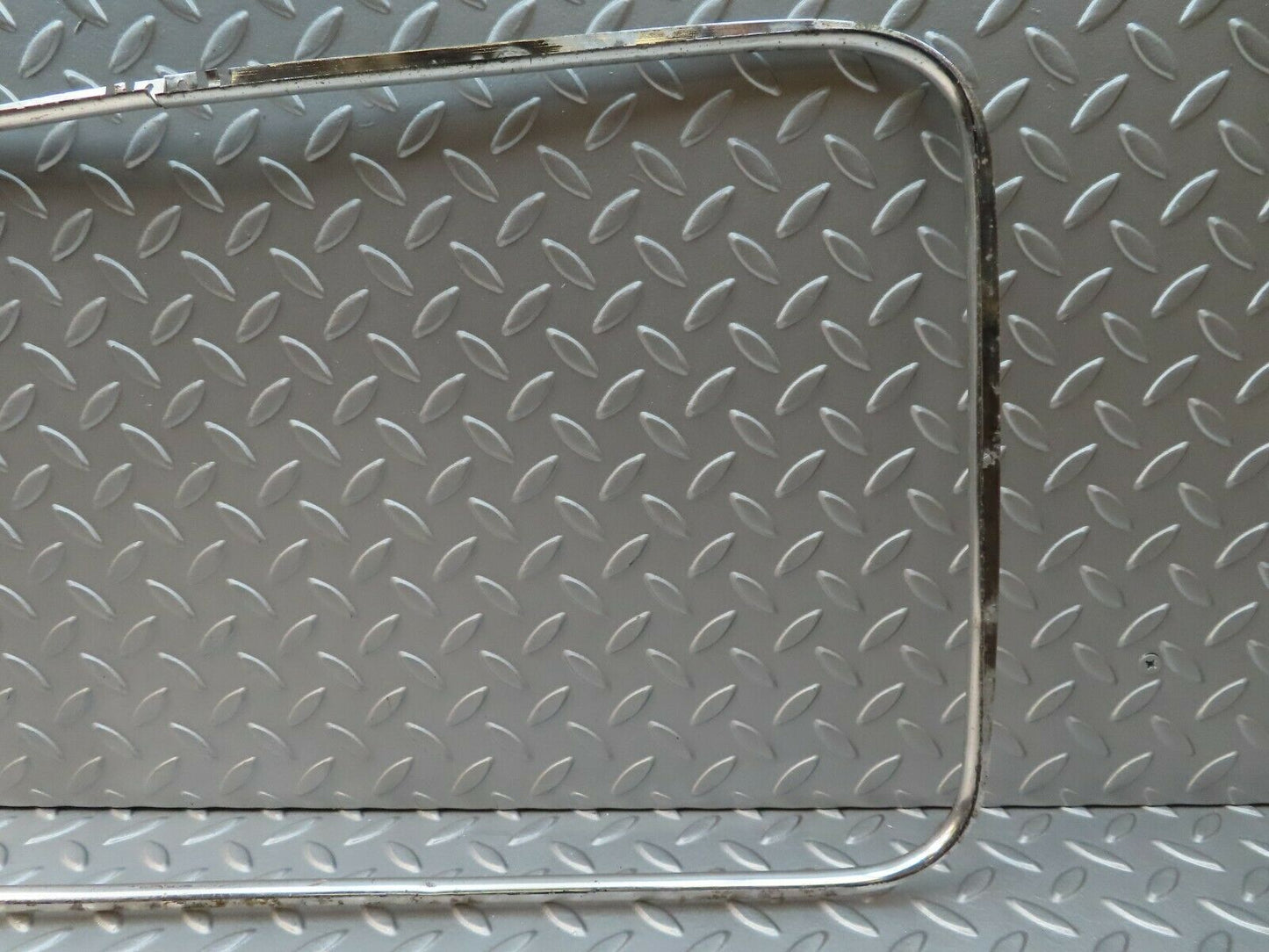 2049 Mercedes-Benz W105 219 PONTON Front Right Door Chrome Trim