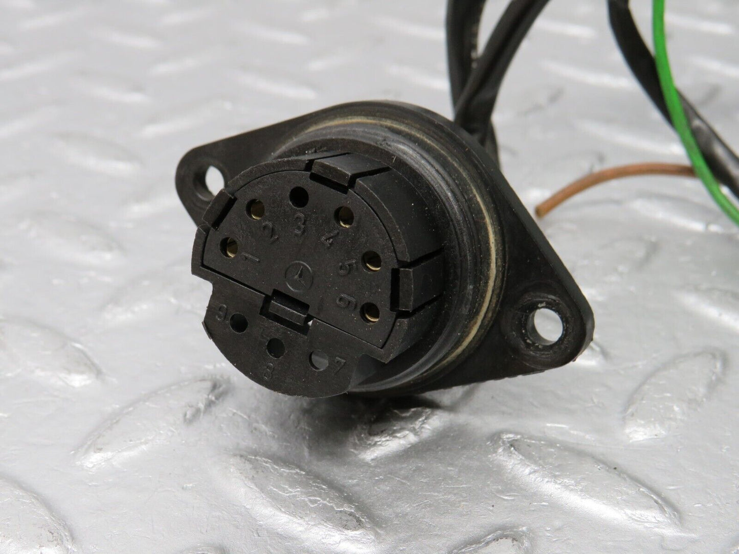 39099 Mercedes-Benz R107 500SL Diagnostic Connector 1235450026 1235450003 1075404808