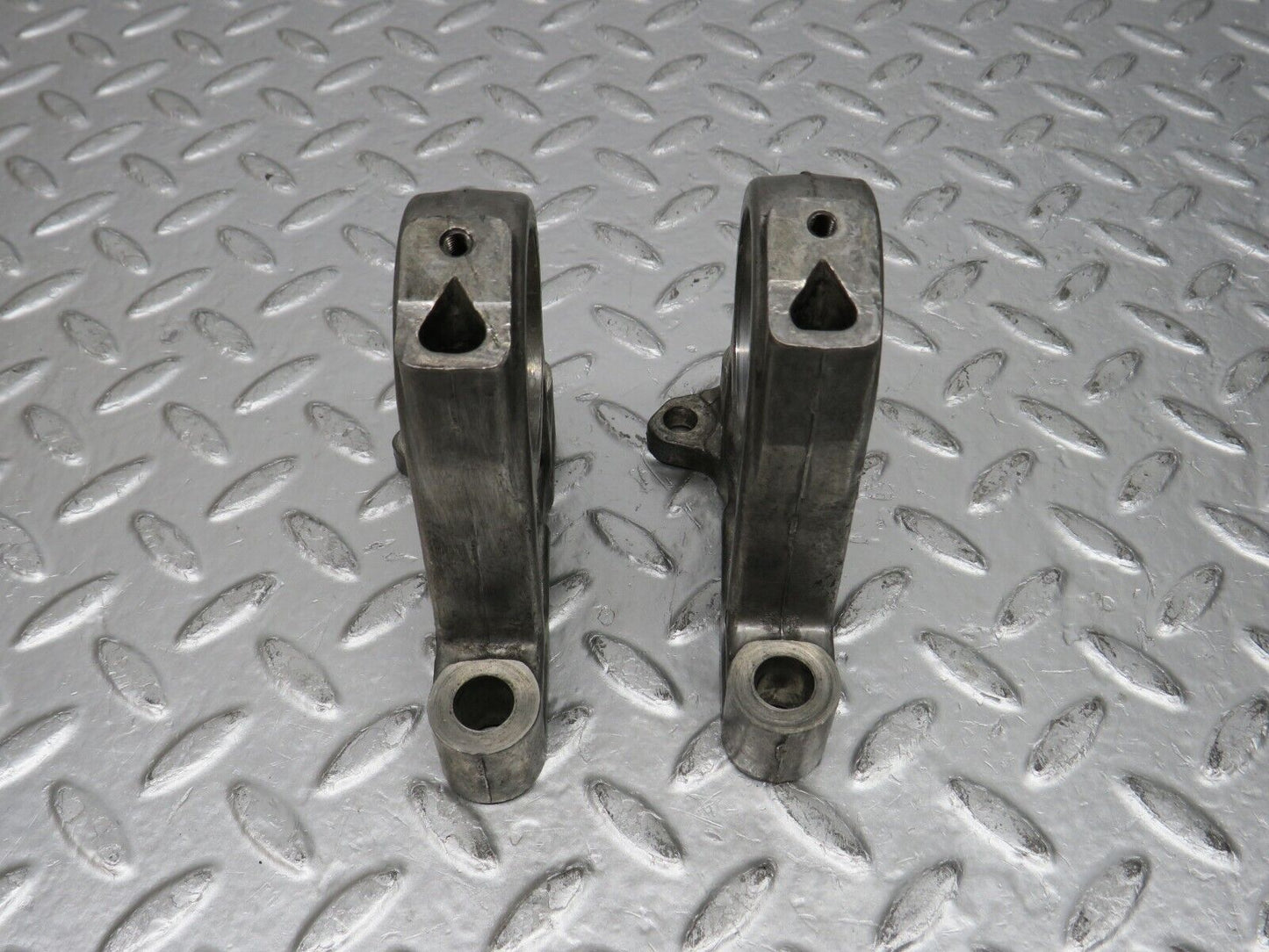 31064 Mercedes-Benz W123 200D Camshaft Tower Bearing Set 6160510612 6160510710