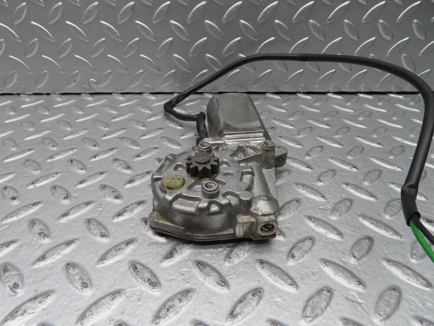 21440 Mercedes-Benz W126 300SE Rear Right Window Regulator Motor 0130821036