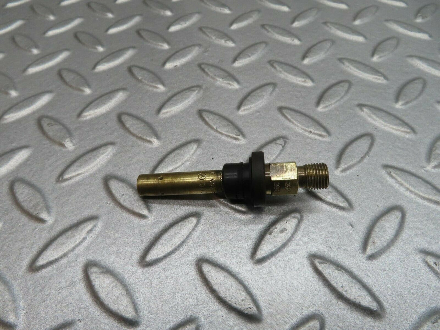 12172 Mercedes-Benz R129 300SL Coupe Fuel Injector 0437502054