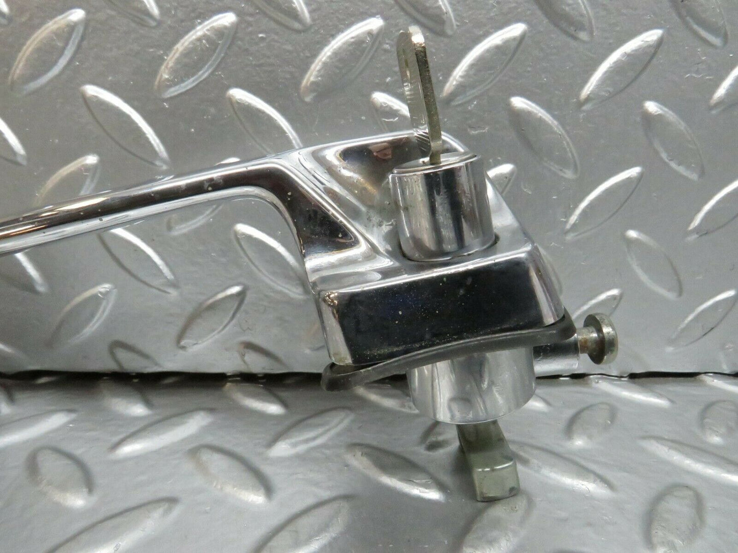23715 Mercedes-Benz W114 280E Exterior Door Handle Front Left With Key 1157600501