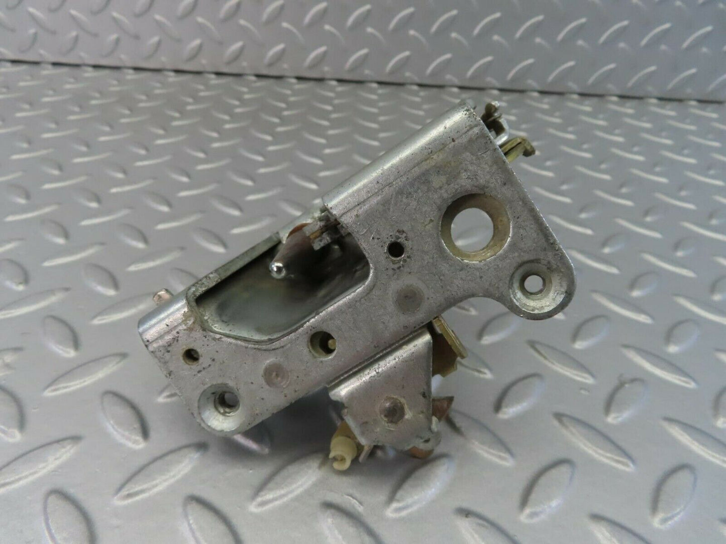 7309 Mercedes-Benz W116 450SE Rear Right Door Lock Mechanism